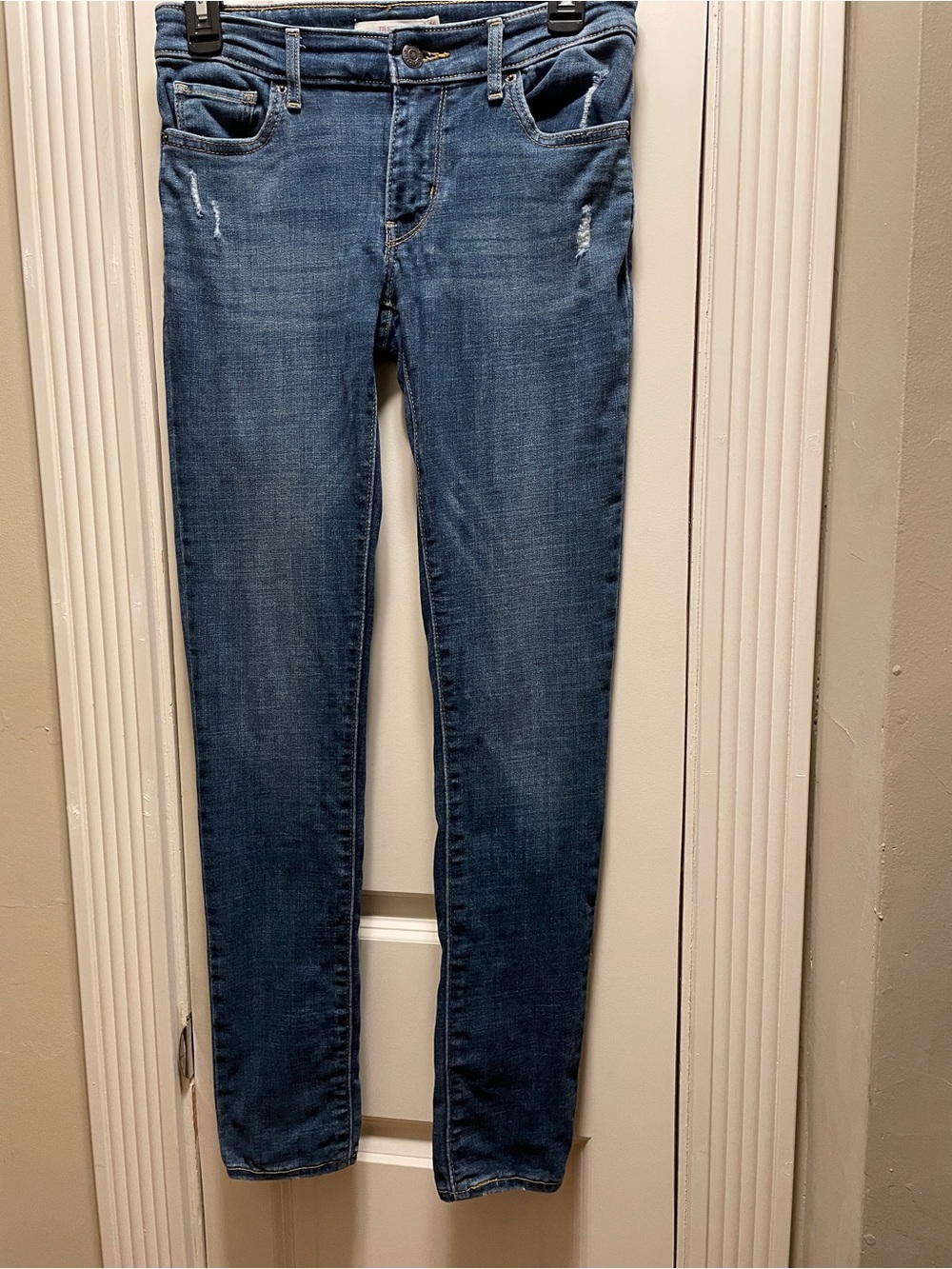LEVIS GENTLY WORN 711 SKINNY JEANS